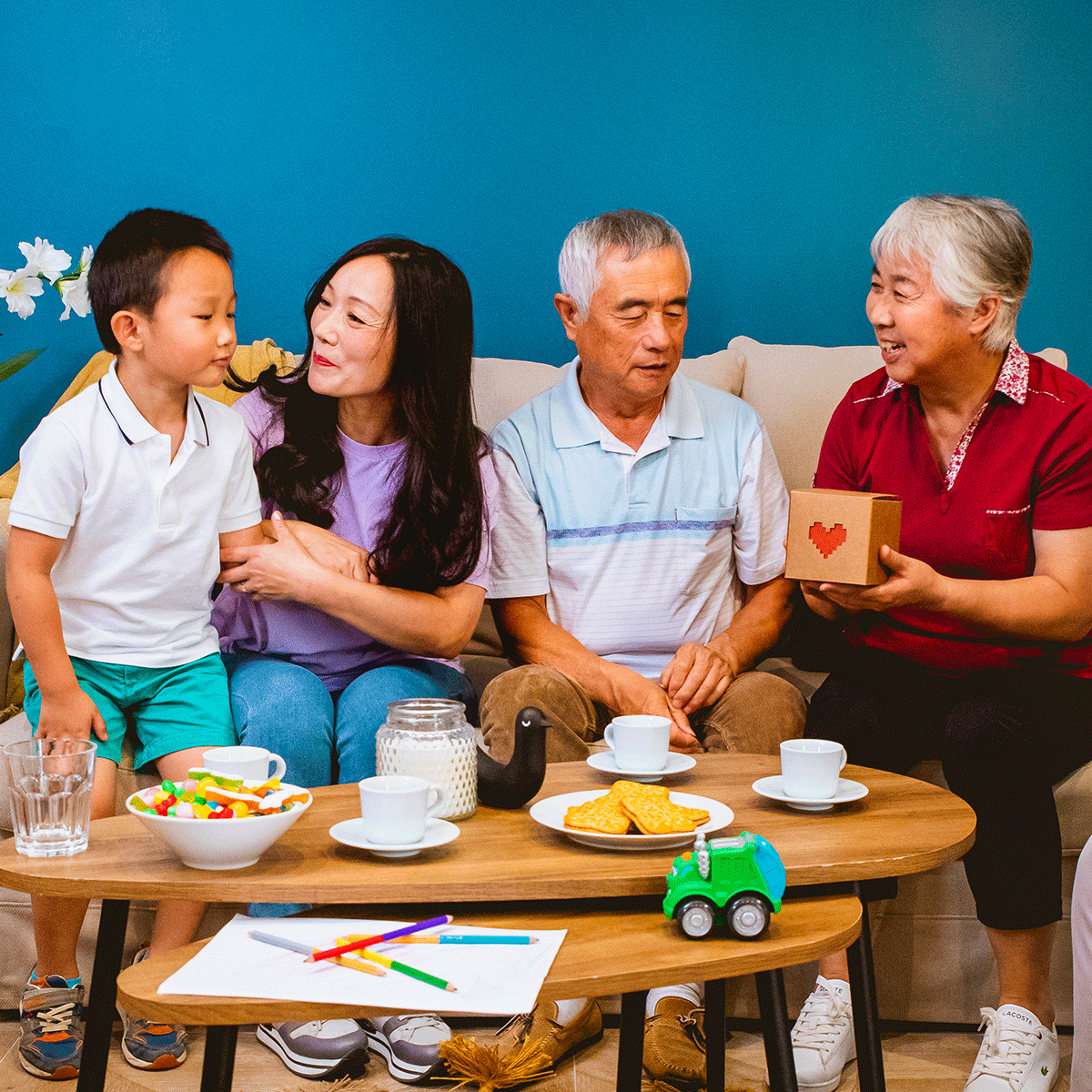 Family Lovebox Set – Share Photos & Messages Across Generations