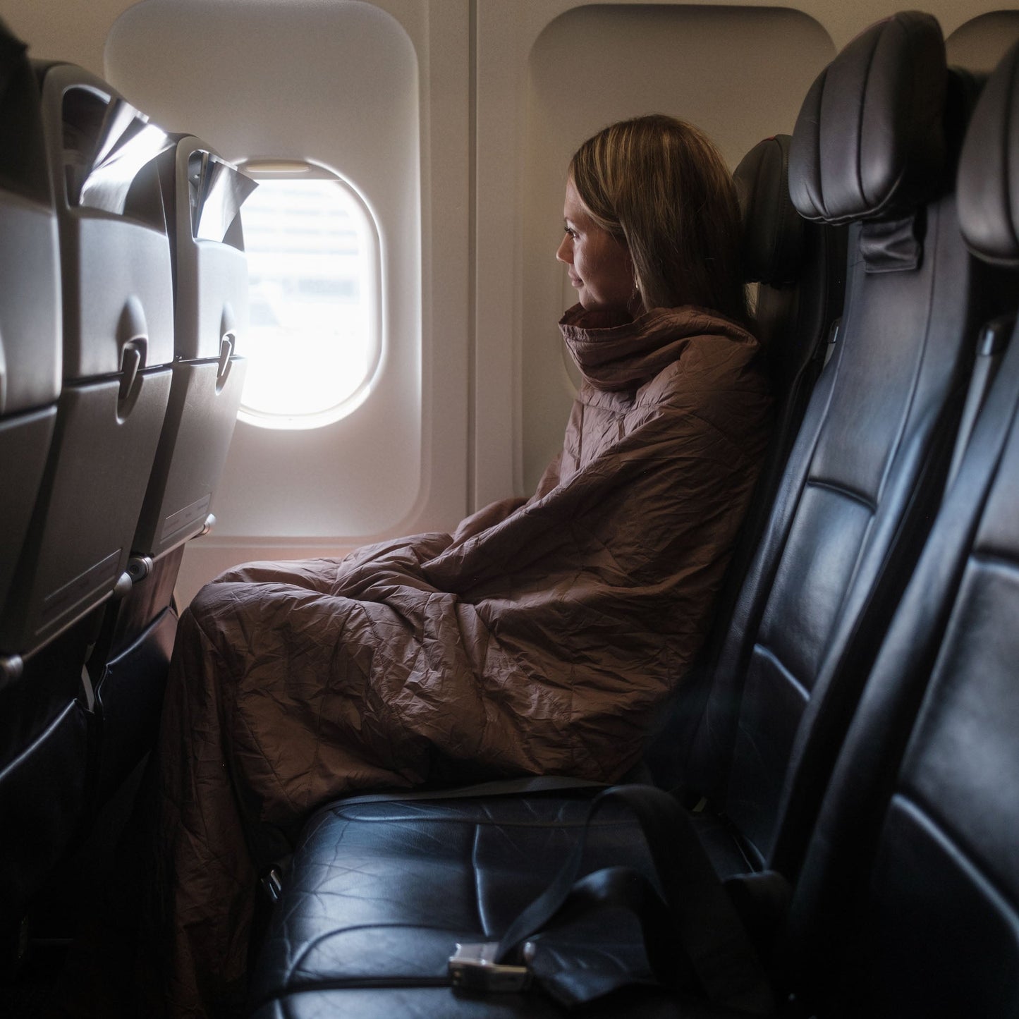 Cozy Packable Quartz Travel Blanket – Insulated, Waterproof & Compact