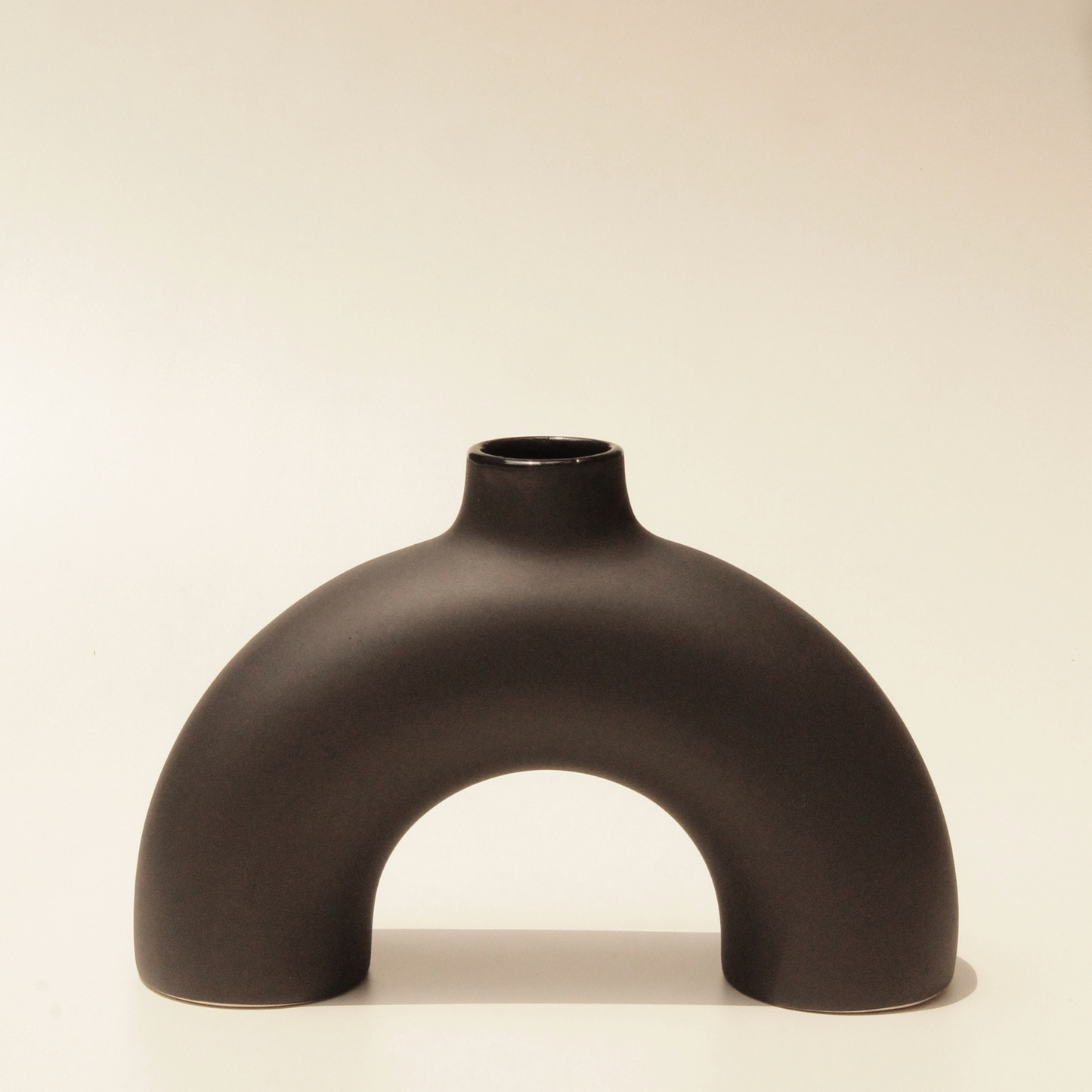Half Polo Sculptural Vase – Modern Minimalist Ceramic Home Decor
