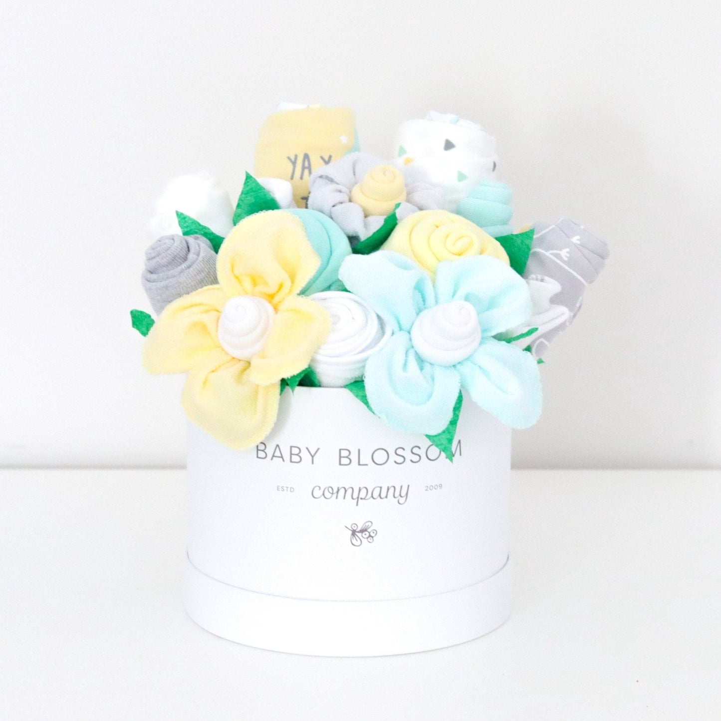 Deluxe Neutral Baby Gift Hatbox – Keepsake Blossom Bouquet
