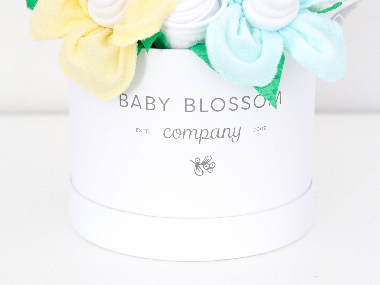 Deluxe Neutral Baby Gift Hatbox – Keepsake Blossom Bouquet