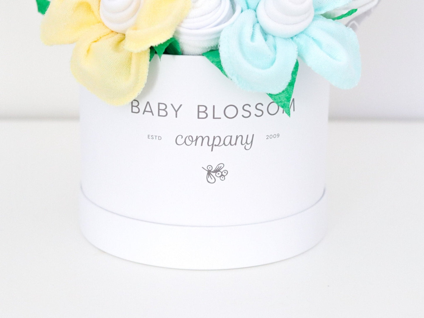 Deluxe Neutral Baby Gift Hatbox – Keepsake Blossom Bouquet