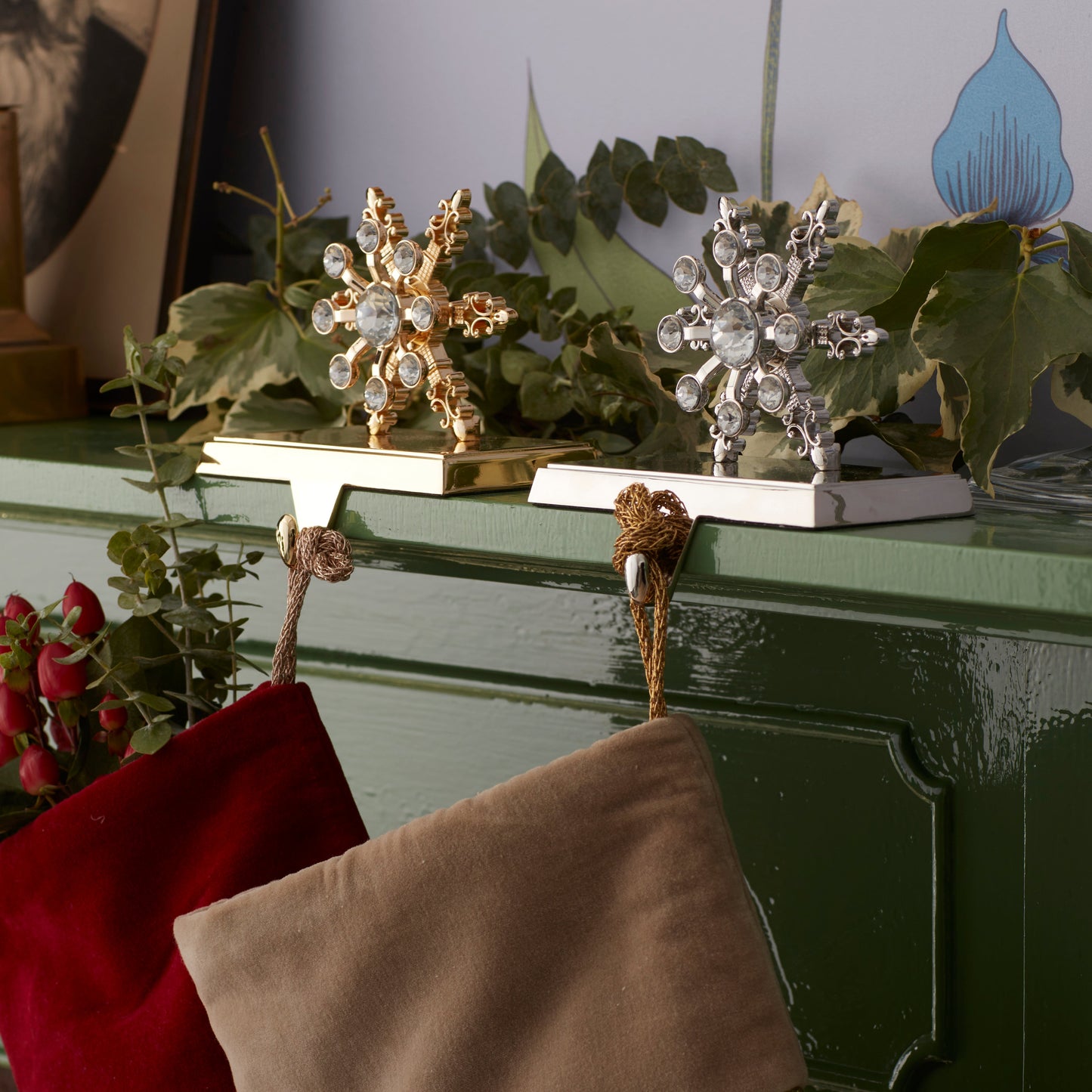 Elegant Gold Snowflake Stocking Hook – Luxe Holiday Mantel Décor