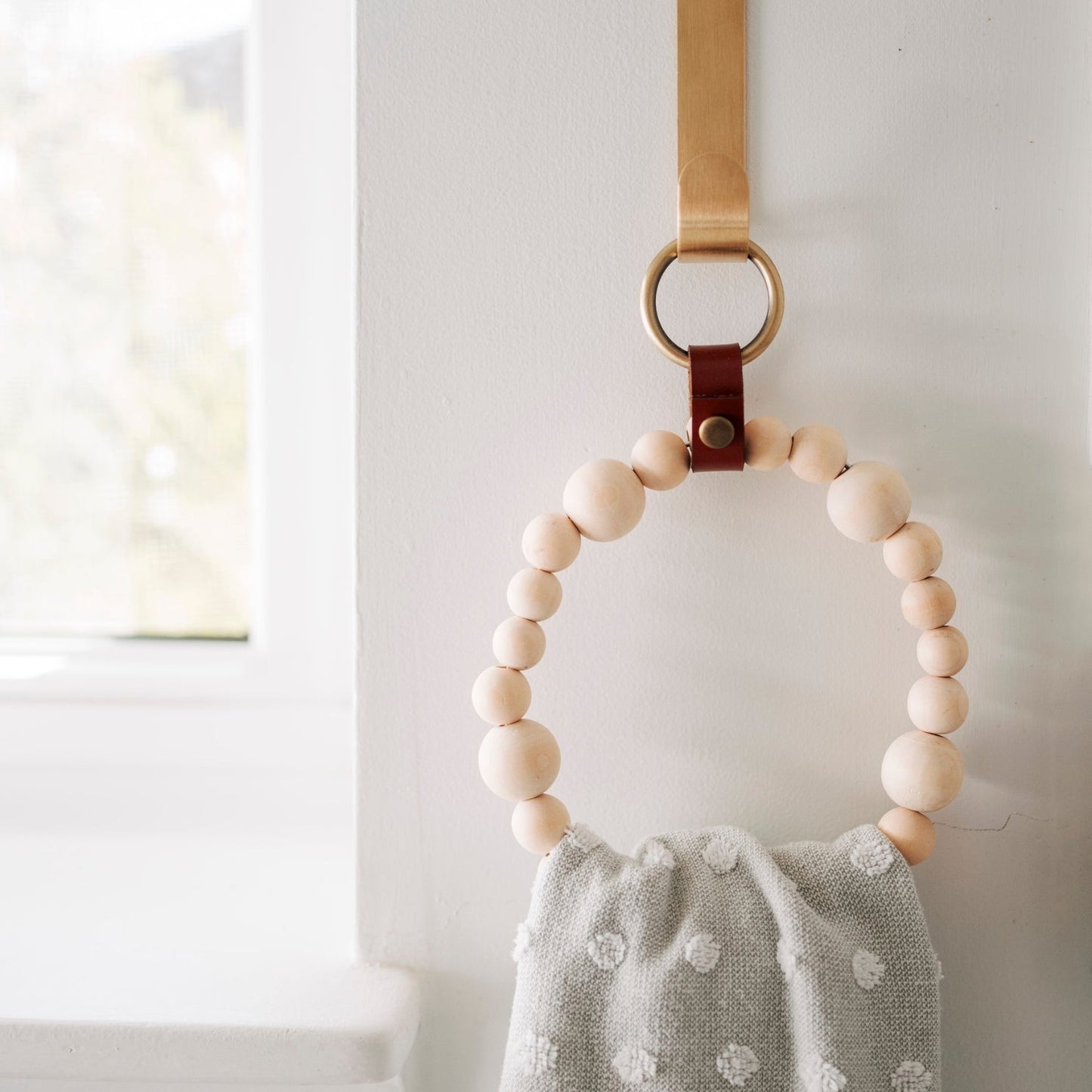Serenity Birch Bead Towel Hanger — Chocolate