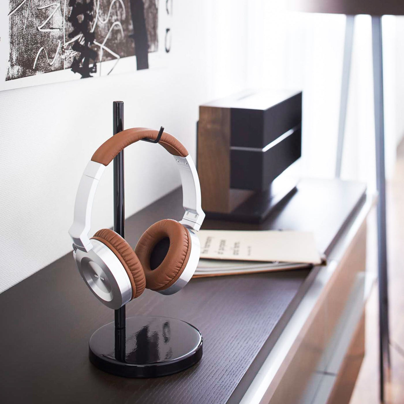 Sleek Steel Headphone Stand – Modern Desk Organizer