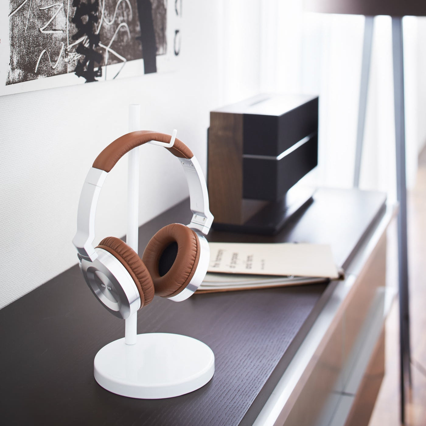 Sleek Steel Headphone Stand – Modern Desk Organizer